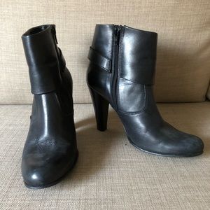 Charles David Short Bootie, Size 8